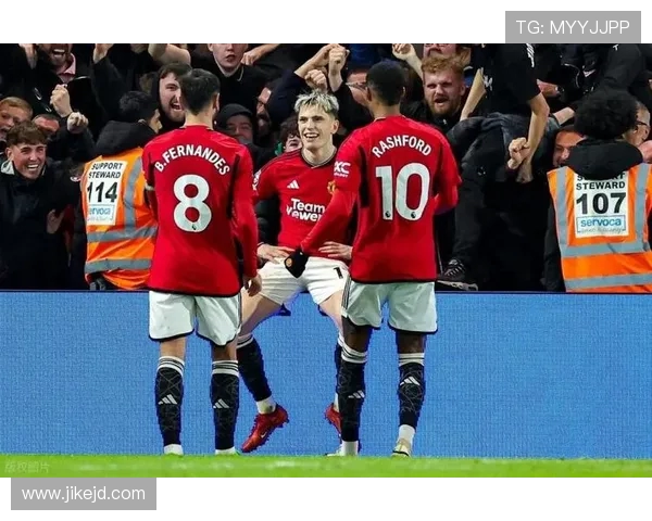 复盘曼联1-1西汉姆：阿莫林“反向换人”导致丢分，B费射门离谱